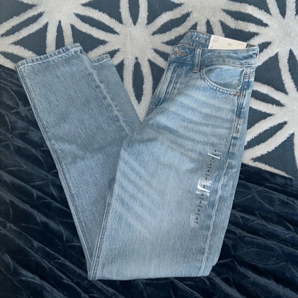 American Eagle Outfitters Denim - New American Eagle Strigid Denim Mom Jean in Blue Breeze Wash Size 2 Long